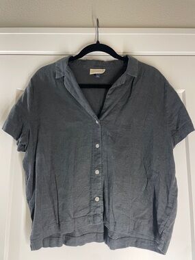 Universal Thread Short-Sleeve Button-Up Shirt in Charcoal
